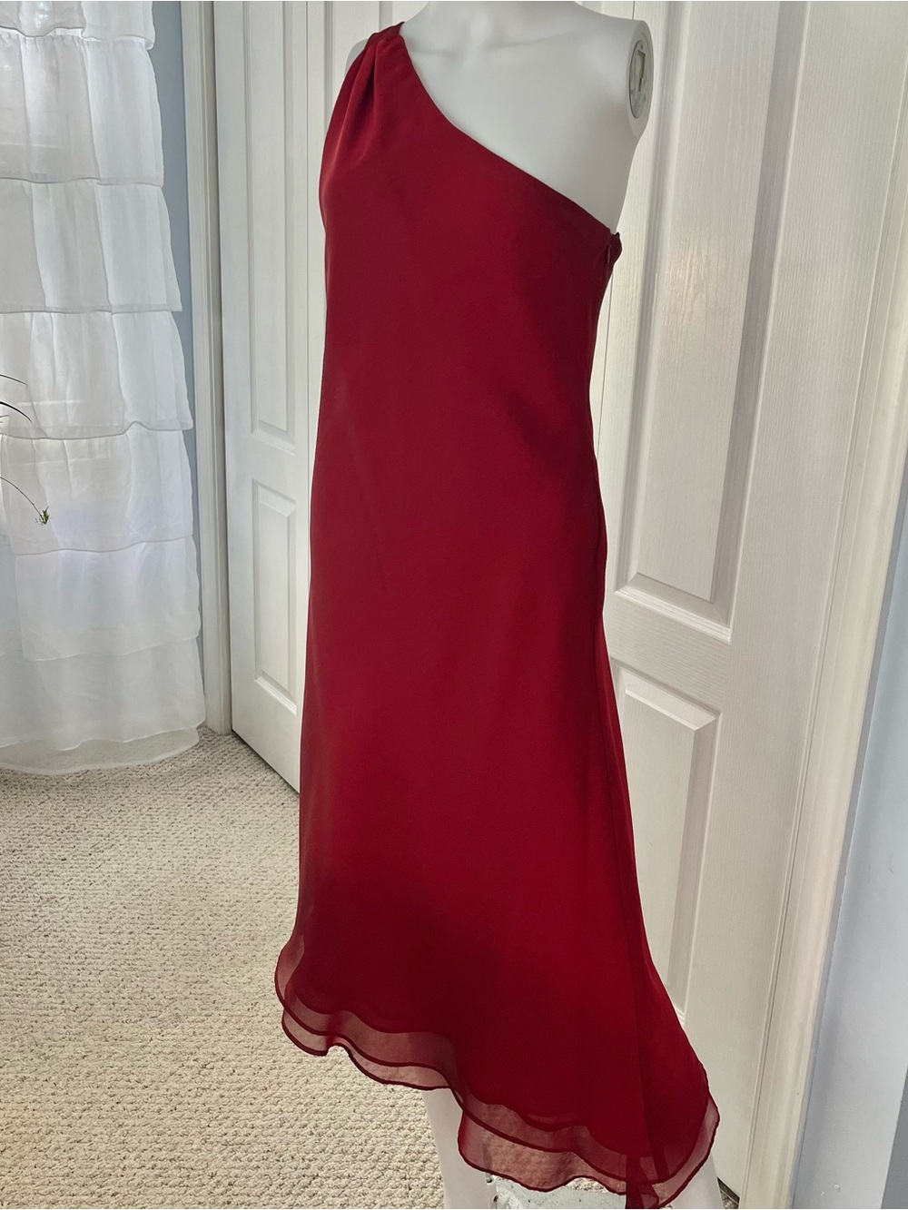 Betsy & Adam Size 12 Red One Shoulder Asymmetric Cocktail Dress. Side zip